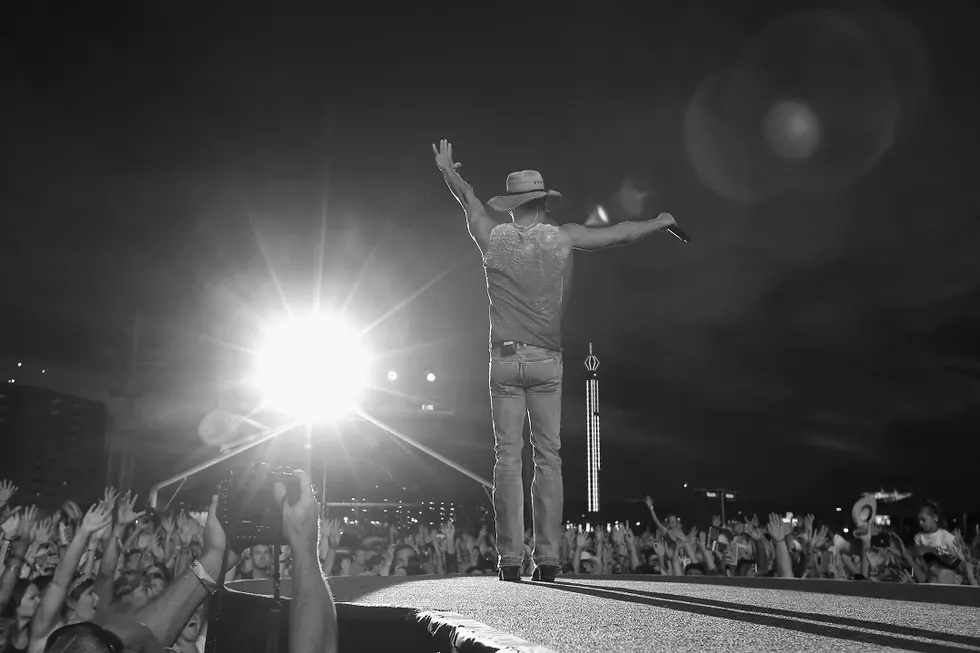 Watch Randy Travis Surprise Kenny Chesney’s Texas Crowd